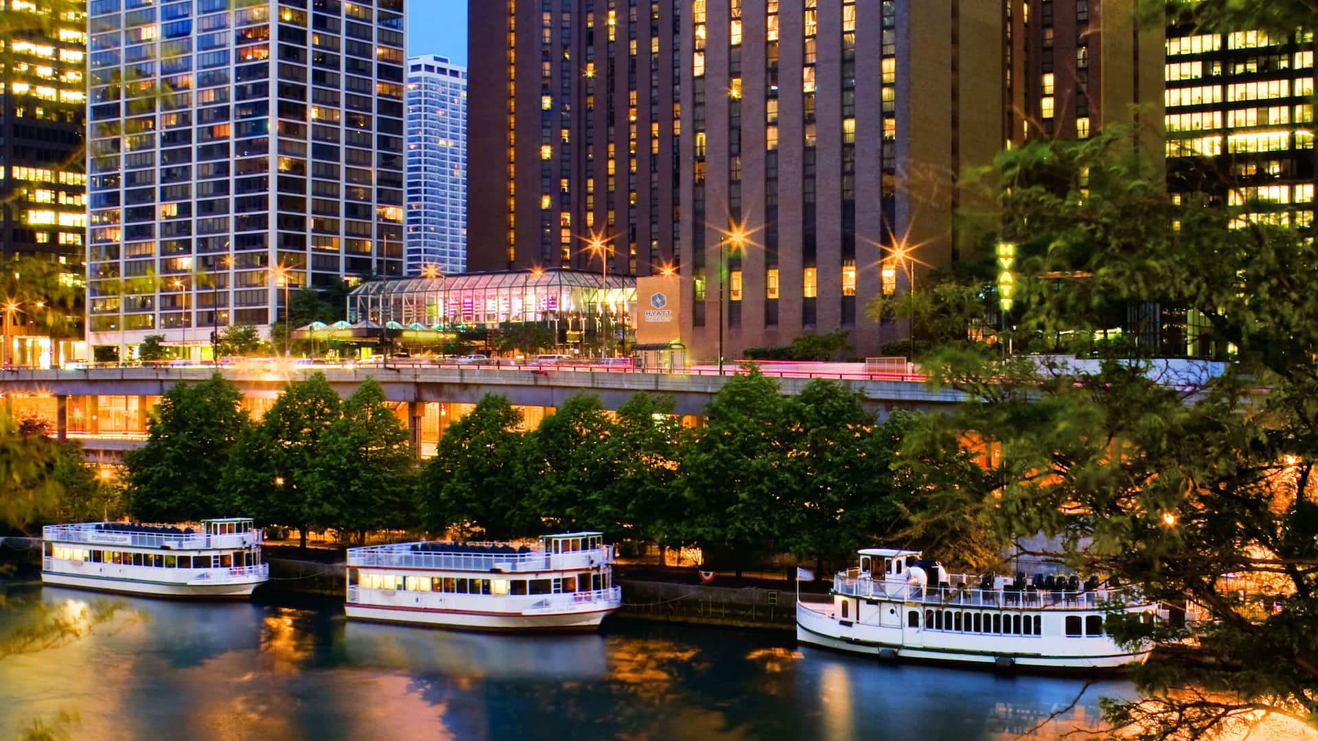 https://assets.hyatt.com/content/dam/hyatt/hyattdam/images/2017/09/19/1214/Hyatt-Regency-Chicago-P061R-Exterior.jpg/Hyatt-Regency-Chicago-P061R-Exterior.16x9.jpg?imwidth=1920
